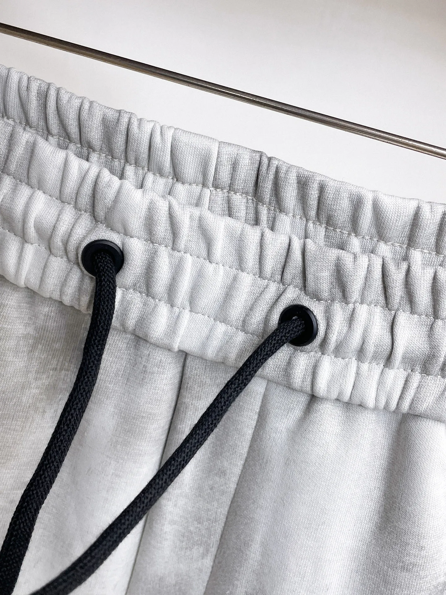 Balenciaga 🆕2026 Autumn and Winter New Arrival Casual Pants! The official website will be released simultaneously. Brand Classic LOGO casual pants, customized fabrics, excellent comfort and strong touch. Highly recognisable, perfect appearance and craftsmanship. Size:M-3XL